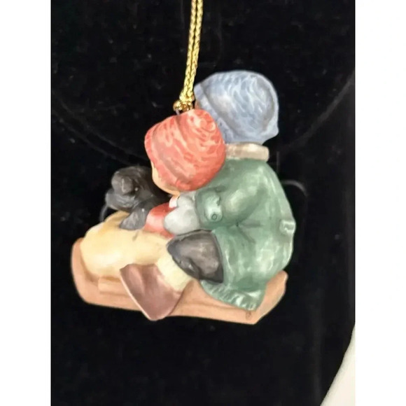 Berta Hummel Goebel 2003 "Away We Go" Christmas Ornament - Picture 4 of 6